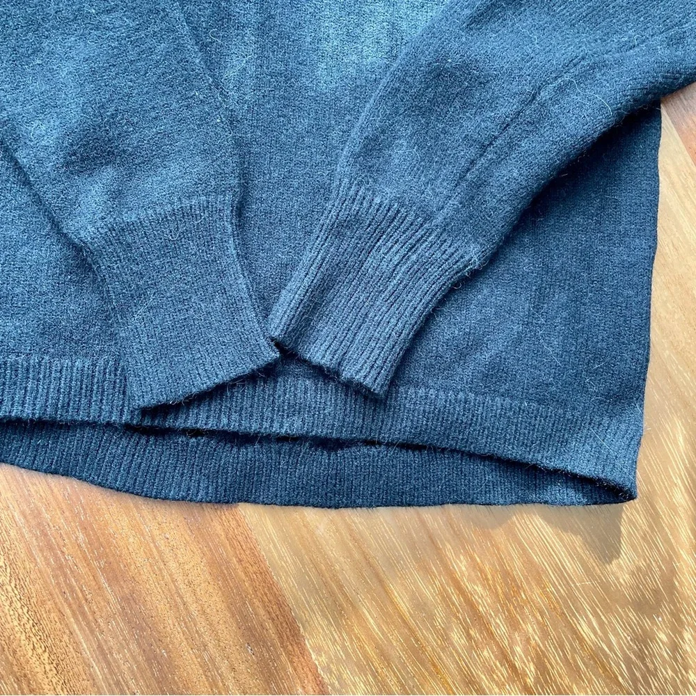 Haight Ashbury XS Cropped 3D Scallop Sweater Black - Picture 6 of 8